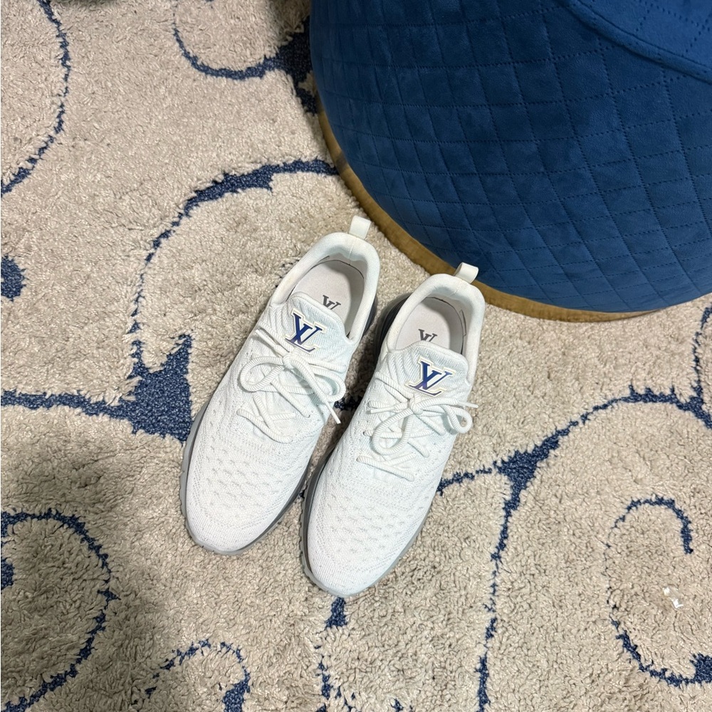 Louis Vuitton White Knit Run Away Sneaker – Men’s Size EU 9 (US 10 - Picture 6 of 7